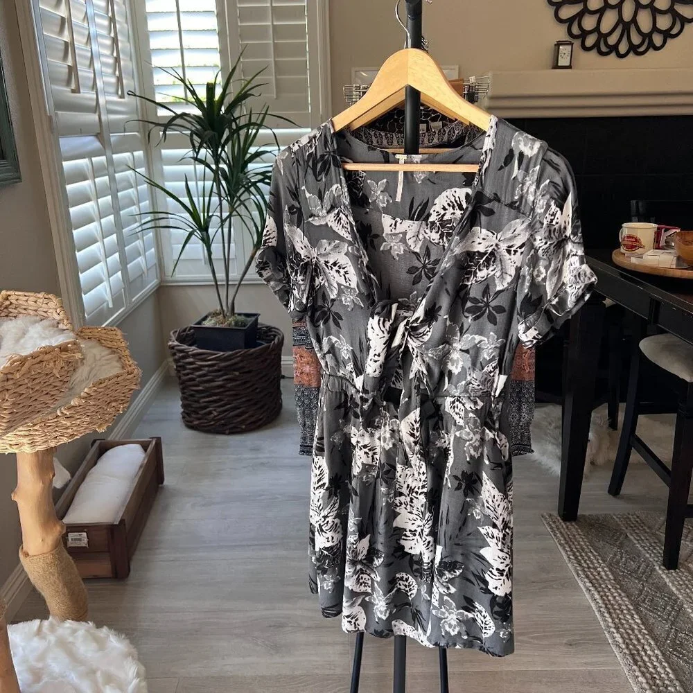 Free People Dress Size 4 Part Time Love Grey Floral Mini Short Sleeve Tie Front